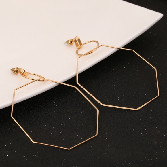 *ELLERIE* Gold Simple Geometric Design Fashion Earrings - Picture 5 of 5